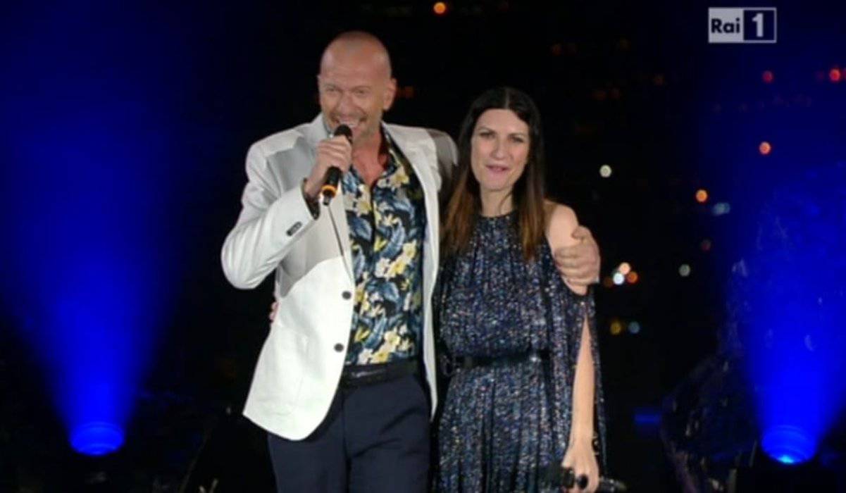 Biagio Antonacci e Laura Pausini si sono da poco lasciati alle spalle un tour che li ha portati a girare l'Italia insieme. Ma ch rapporto c'è tra di loro?