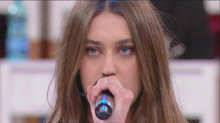 Gaia Gozzi Chega Amici 2020 Gaia Gozzi Inedito Cantante Album Genesi Stanotte Ho 9674