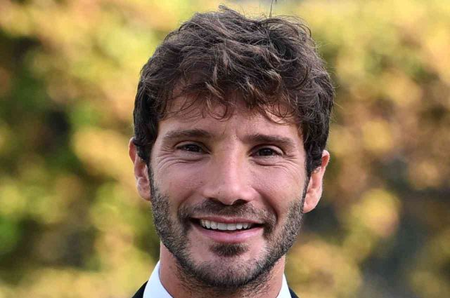 Chi è Stefano De Martino Altezza Amici Belen teatro Instagram